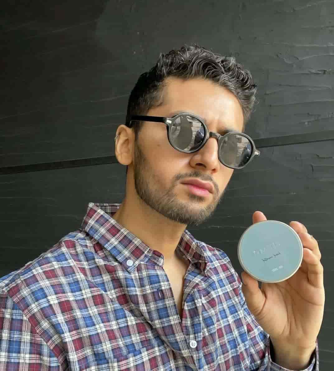 Hamza Bukhari gesture Tifmo hair wax